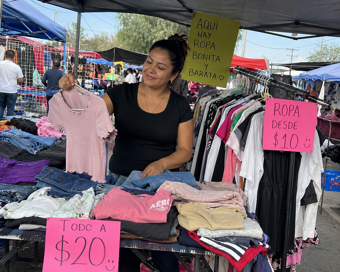 Cómo ganar dinero vendiendo ropa en un tianguis en México