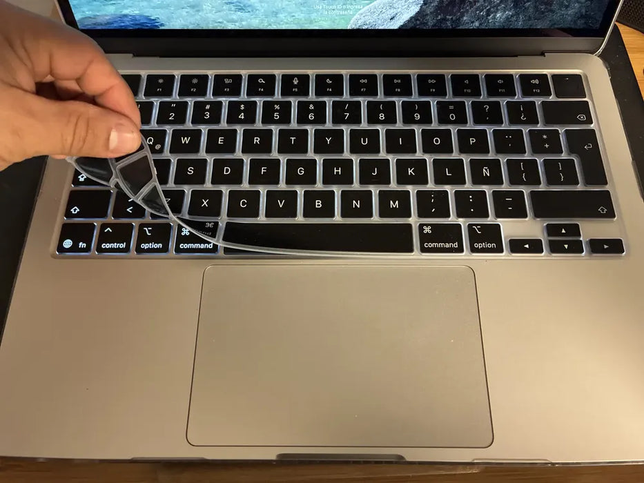 Protector de Teclado en Español para MacBook 2023 a 2025 M3 | Grado B