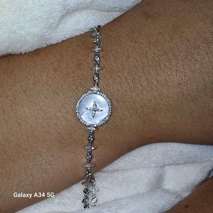 Pulsera de Nácar con Cadena de Estrellas Color Plateado