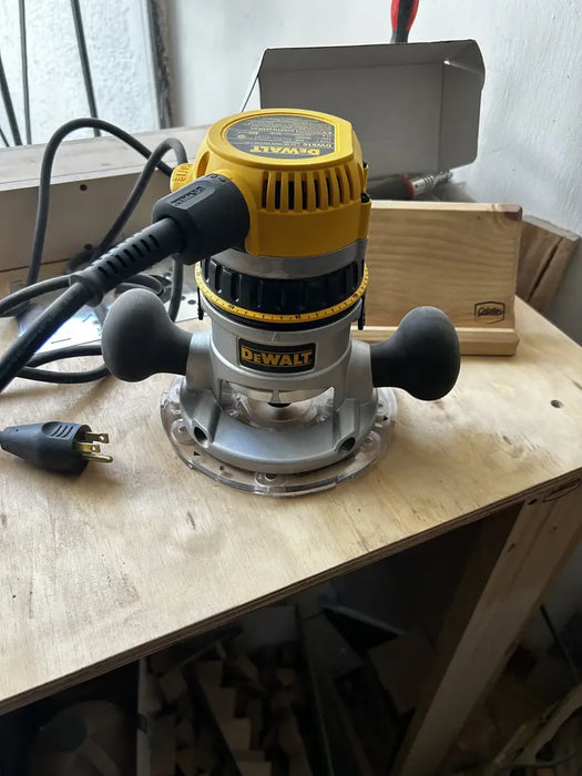 REBAJADORA- FRESADORA 750 WATTS DW616 DEWALT GRADO B