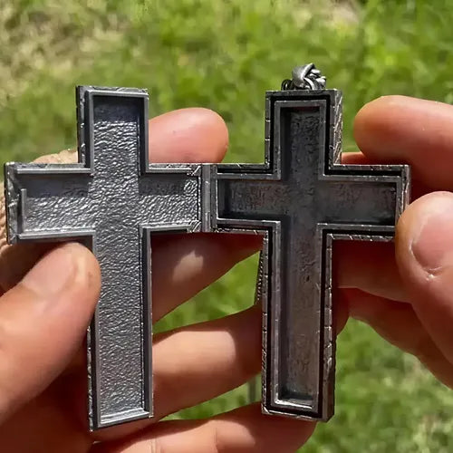 2 Collares con Dije de Cruz Color Plateado y Negro | Grado B