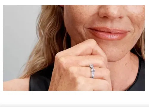 Anillo Doble Halo Brillante Color Plateado | Grado B
