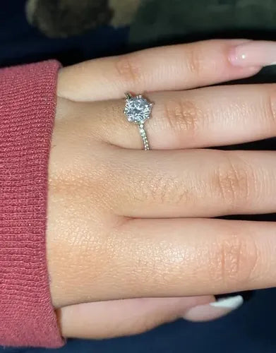 Anillo Solitario de Corona con Cristal Color Plateado | Grado B