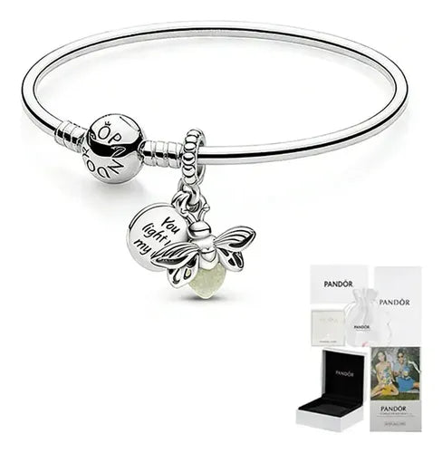 Set de Pulsera con Dije de Luciérnaga que Brilla en la Oscuridad Color Plateado | Grado B