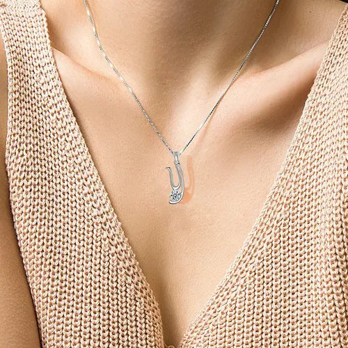 Collar con Dije de Inicial Color Plateado Disponible en 26 Letras | Grado B