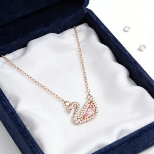 Collar de Cisne Pequeño con Cristales Negros y Kit de Regalo | Grado B
