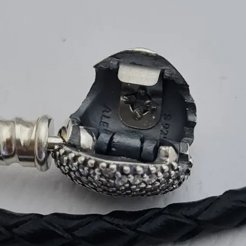 Pulsera con Cierre de Corazón Pavé Color Plateado | Grado B