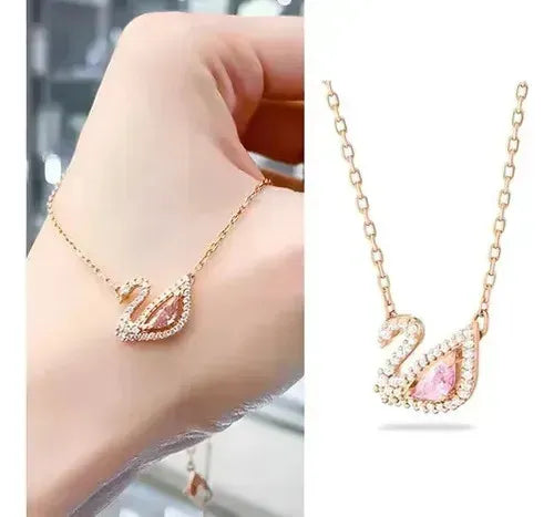 Collar Edición Aniversario Cisne Rosa | Grado B
