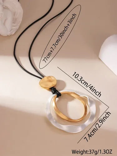 Collar con Dijes de Doble Anillo Color Dorado | Grado B