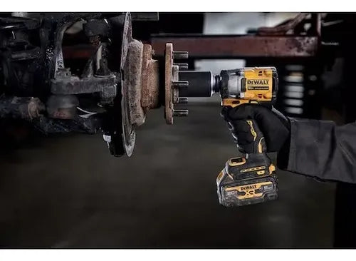 Llave De Impacto De 1/2 Atomic Dewalt Dcf922d2-b3 Color Amarillo GRADO A - TiendaKomet México
