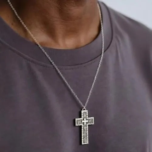 Collar con Dije de Cruz y Compartimento Secreto Incluye Caja | Grado B