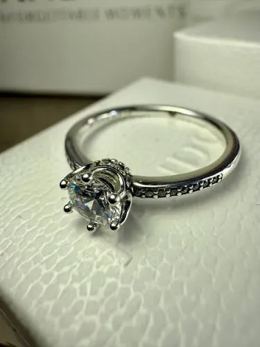 Anillo de Corona con Piedra Color Plateado | Grado B