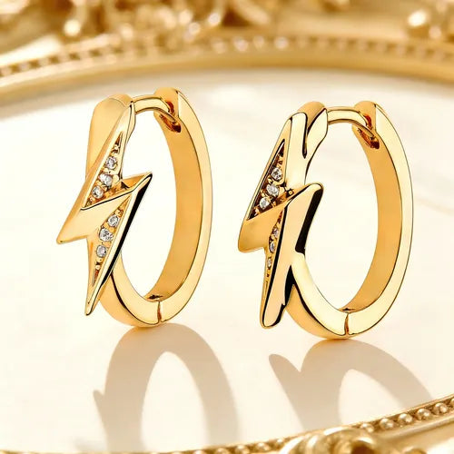 Aretes Colgantes con Diseño de Cono 4D Color Dorado | Grado B