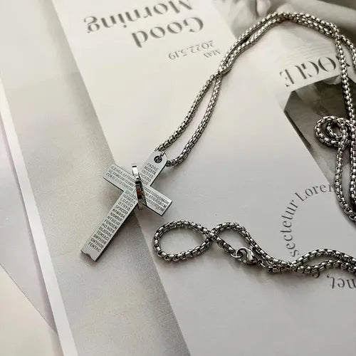 Collar con Dije de Cruz y Circonita Corte Pétalo | Grado B