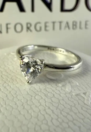 Anillo de Compromiso con Corazón Brillante Color Plateado | Grado B