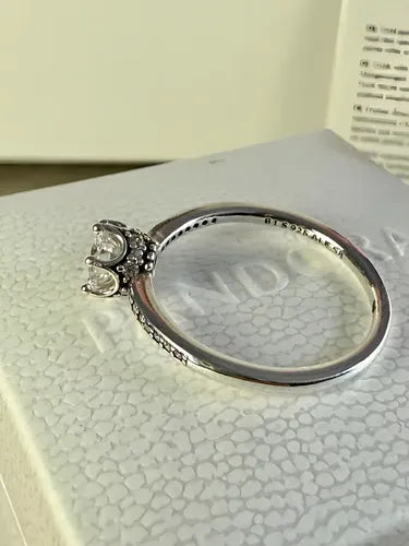 Anillo Corona con Piedra Color Plateado