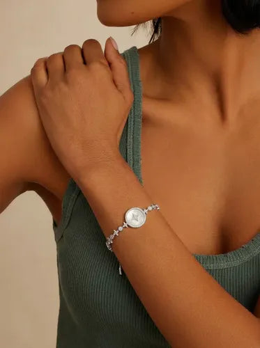 Pulsera de Nácar con Cadena de Estrellas Color Plateado
