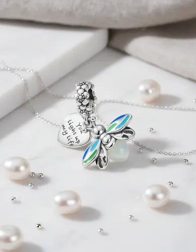 Charm Dije de Luciérnaga que Brilla en la Oscuridad Color Plateado | Grado B