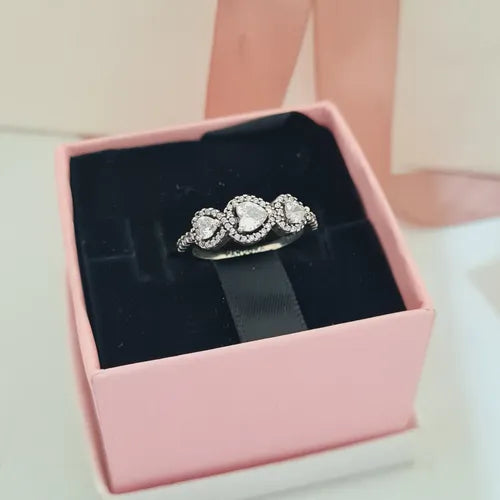 Anillo Dos Corazones con Empaque de Regalo Color Plateado