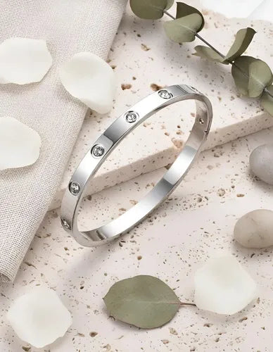 Pulsera de Corazón Ajustable para Mujer Color Plateado | Grado B
