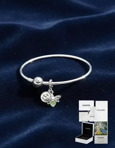 Set de Pulsera con Dije de Luciérnaga que Brilla en la Oscuridad Color Plateado | Grado B