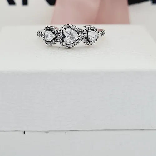 Anillo Dos Corazones con Empaque de Regalo Color Plateado | Grado B