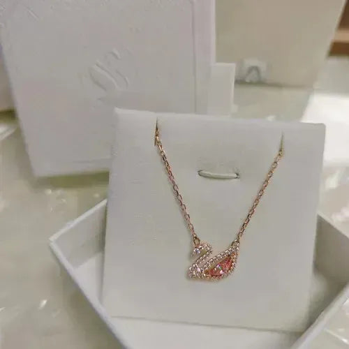 Collar de Cisne Pequeño con Cristales Color Dorado Rosa | Grado B