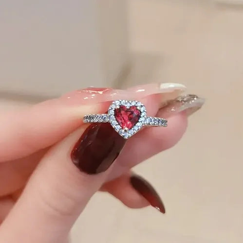 Anillo Sello con Corazón Elevado Rojo Color Plateado | Grado B