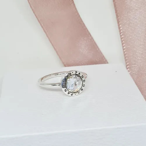 Juego de 7 Anillos Apilables con Flores Color Dorado y Plateado