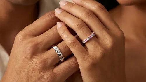 Anillo Rosa con Cristal Elegancia y Romance Color Plateado | Grado B