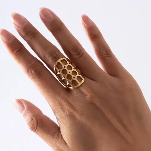 Anillo de Acero Inoxidable Dorado con Piedra Roja Diseño Octagonal | Grado B