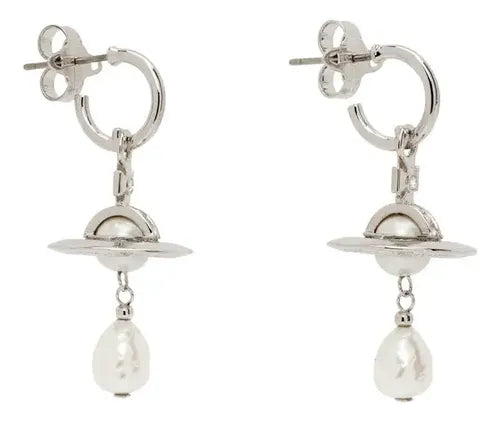 Aretes Clásicos de Saturno con Clavos | Grado B