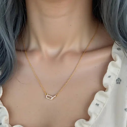 Collar con Dijes de Doble Anillo Color Dorado | Grado B