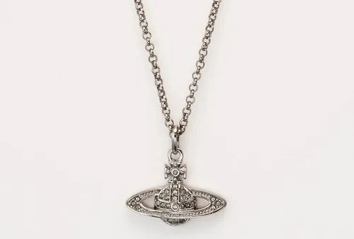 Collar Mini con Diseño de Saturno en Relieve | Grado B