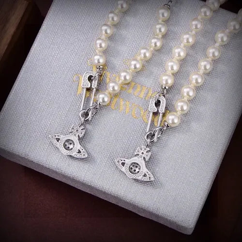Collar de Perlas con Alfileres de Gancho | Grado B