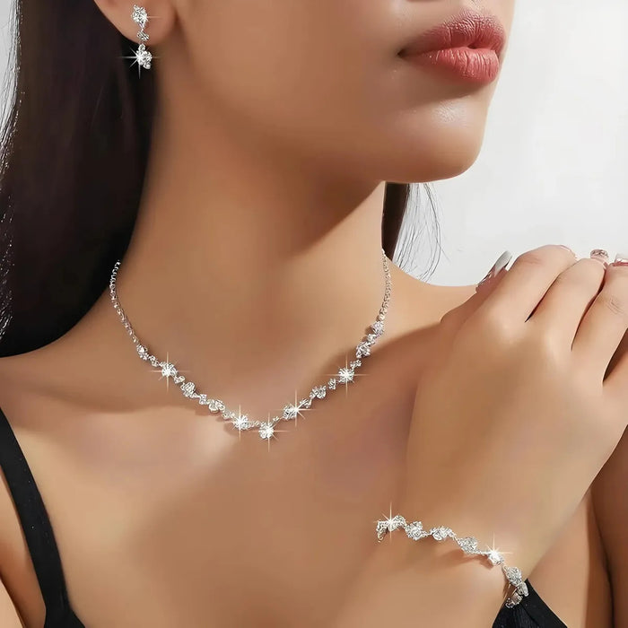 Conjunto de Collar y Pendientes Color Plateado | Grado B