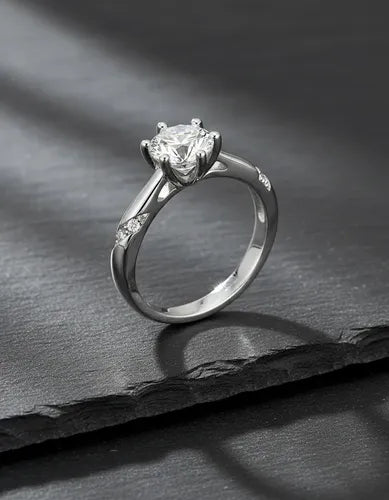 Anillo de Compromiso con Piedra Tipo Moissanita Ajustable Color Plateado
