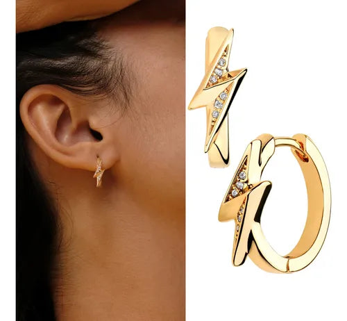 Aretes Colgantes con Diseño de Cono 4D Color Dorado | Grado B