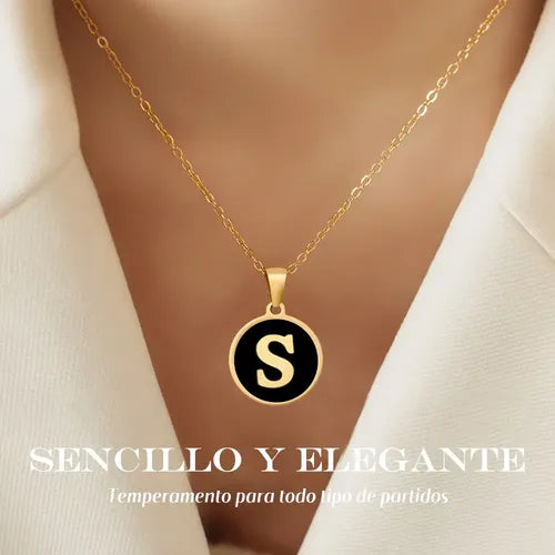 COLLAR DIJE LETRAS INICIALES ACERO INOXIDABLE DORADAS MUJER 3