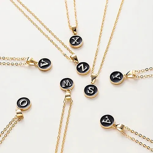 COLLAR DIJE LETRAS INICIALES ACERO INOXIDABLE DORADAS MUJER 6