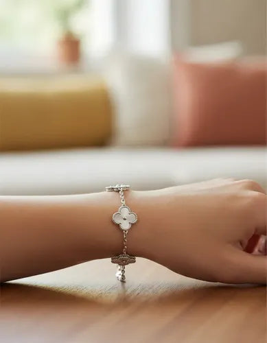 Pulsera Trébol de Cuatro Hojas con Kit de Regalo Color Dorado