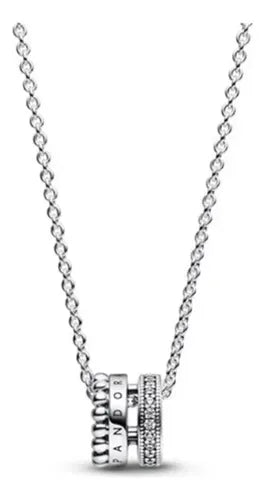 COLLAR DE COLOR PLATEADO CON PERLAS DE BUENA SUERTE