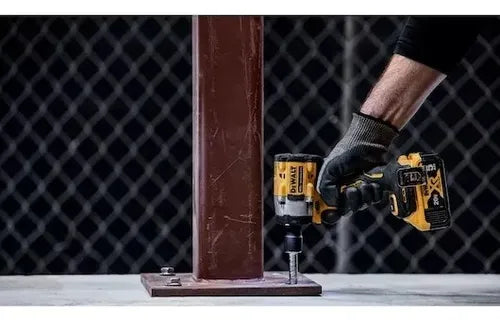 Llave De Impacto De 1/2 Atomic Dewalt Dcf922d2-b3 Color Amarillo GRADO A - TiendaKomet México