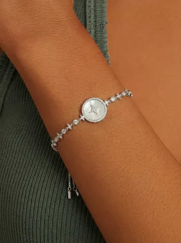 Pulsera de Nácar con Cadena de Estrellas Color Plateado