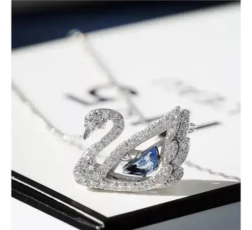 Collar de Cisne Azul con Diseño Icónico | Grado B