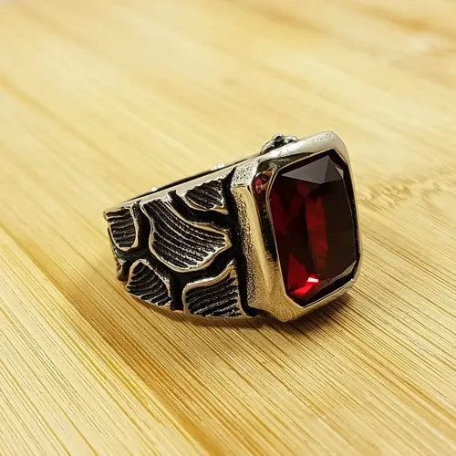 Anillo de Acero Inoxidable Dorado con Piedra Roja Diseño Octagonal | Grado B