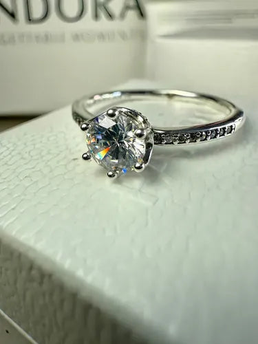 Anillo Corona con Piedra Color Plateado