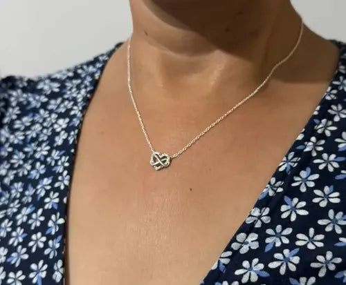 Collar de Corazón Infinito Brillante Color Plateado | Grado B