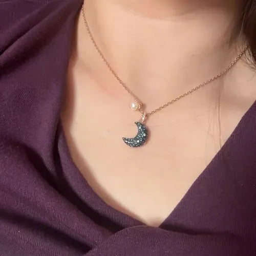 Collar con Adorno de Luna Incrustado | Grado B