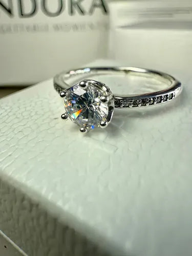Anillo Solitario de Corona con Cristal Color Plateado | Grado B